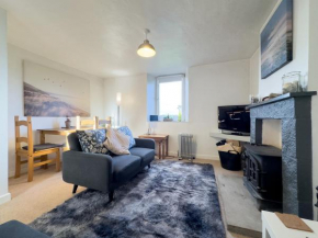 SUMMER VIEW - Escape to our Cosy Cottage with Log Burner